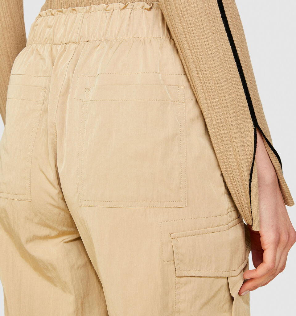 Cargo trousers with pockets - women's joggers - Camel | Sisley image number 6